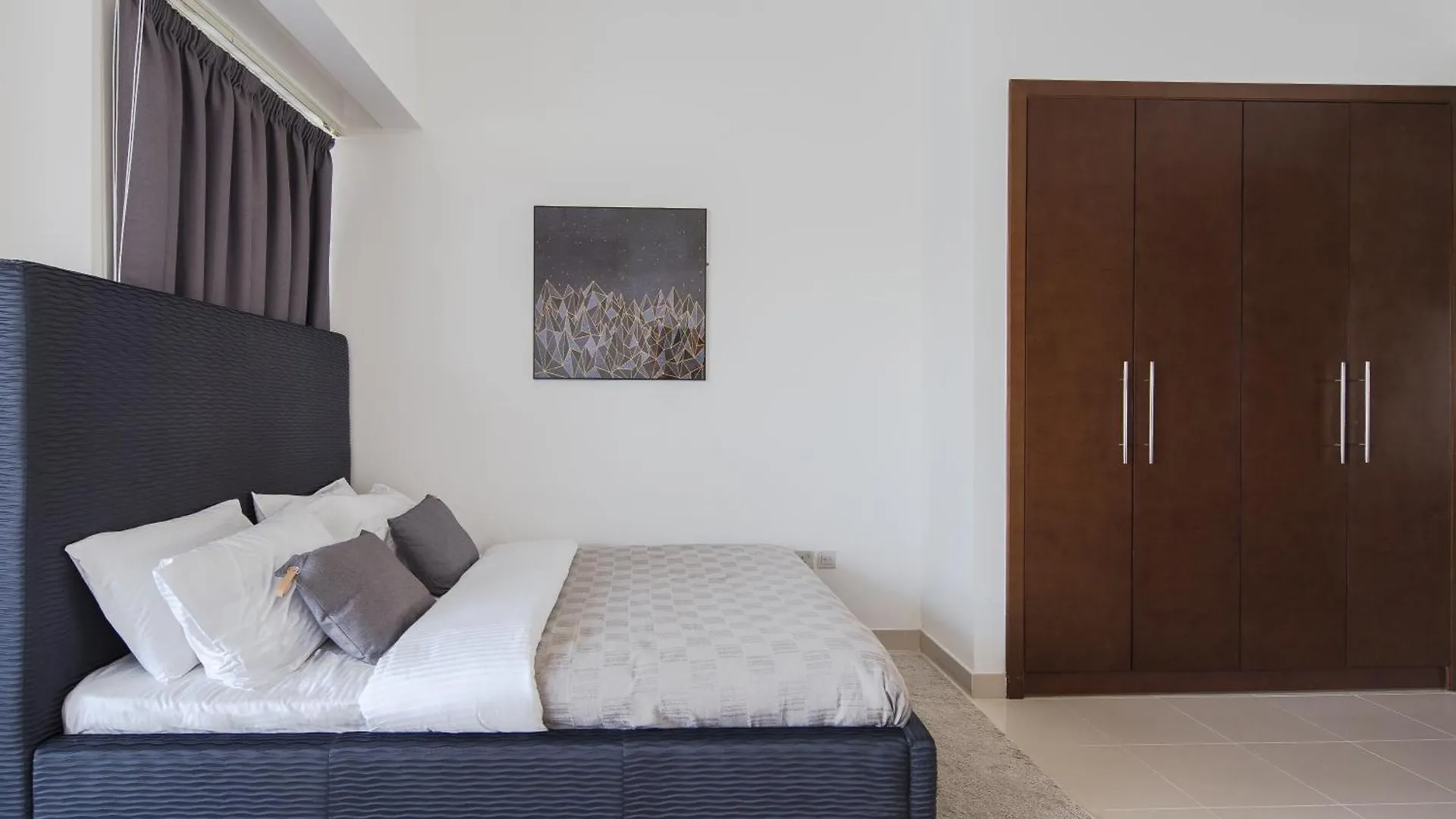 Frank Porter - West Wharf Apartment Dubai